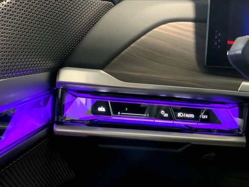 Certified 2023 BMW 760i xDrive image 29