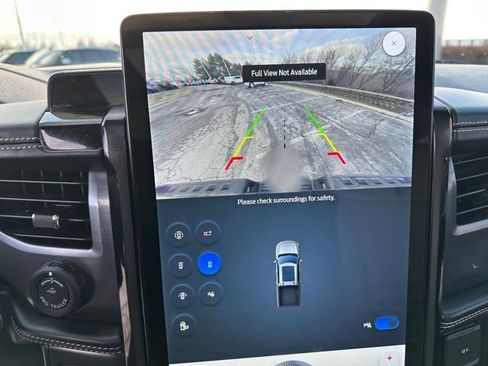 Used 2022 Ford F150 Lightning Platinum image 32