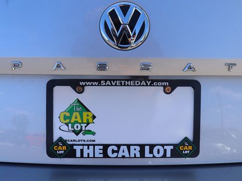 Used 2020 Volkswagen Passat 2.0T SEL image 21