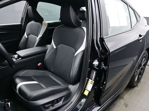 Used 2025 Toyota Camry SE image 12