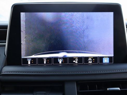 Used 2021 Chevrolet Suburban High Country image 31