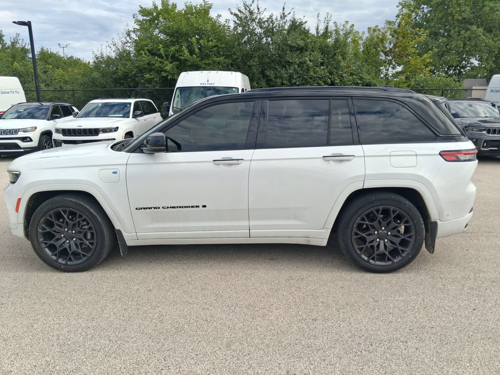 Used 2023 Jeep Grand Cherokee Summit AWD/4WD image 2