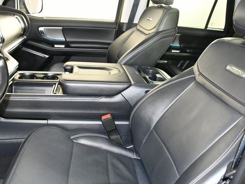Used 2025 Ford Expedition Platinum AWD/4WD image 36