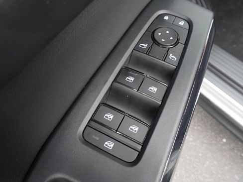 Used 2025 Nissan Pathfinder S image 16