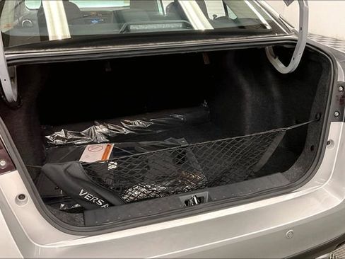 New 2025 Nissan Versa SR w/ Trunk Package image 38