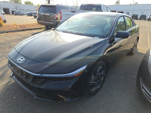 Used 2025 Hyundai Elantra Sport image 1