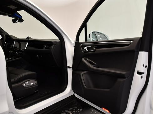 Certified 2026 Porsche Macan AWD/4WD image 49