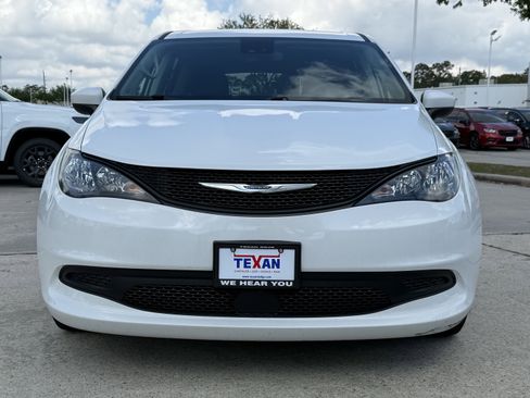 Used 2023 Chrysler Voyager LX FWD image 10