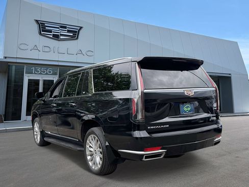 Used 2022 Cadillac Escalade ESV Premium Luxury AWD/4WD image 4