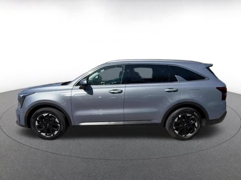 Used 2024 Kia Sorento S FWD image 7