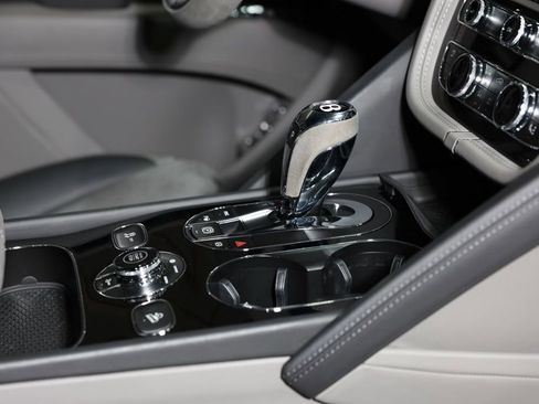 Used 2022 Bentley Bentayga image 40