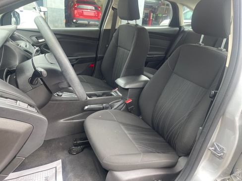 Used 2016 Ford Focus SE w/ SE Power Seat Package FWD image 15