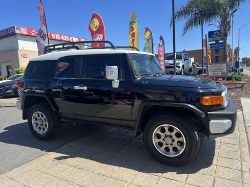 Used 2013 Toyota FJ Cruiser 4WD image 10