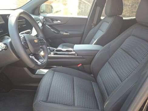 New 2025 Chevrolet Equinox LT image 8