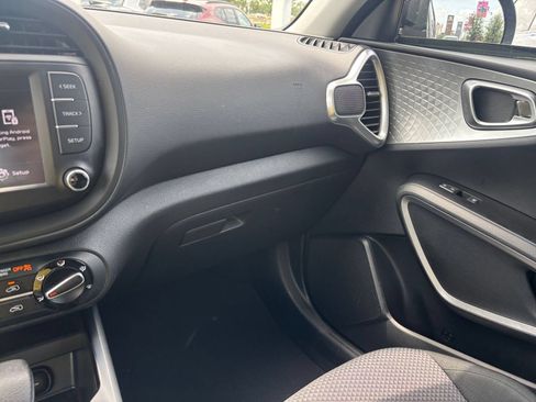 Used 2025 Kia Soul LX w/ LX Technology Package FWD image 33