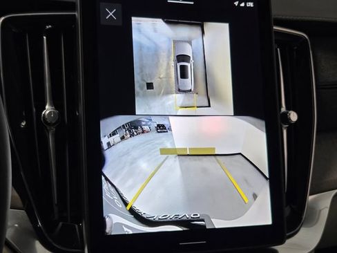 New 2026 Volvo XC90 B6 Ultra w/ Protection Package Premier AWD/4WD image 18