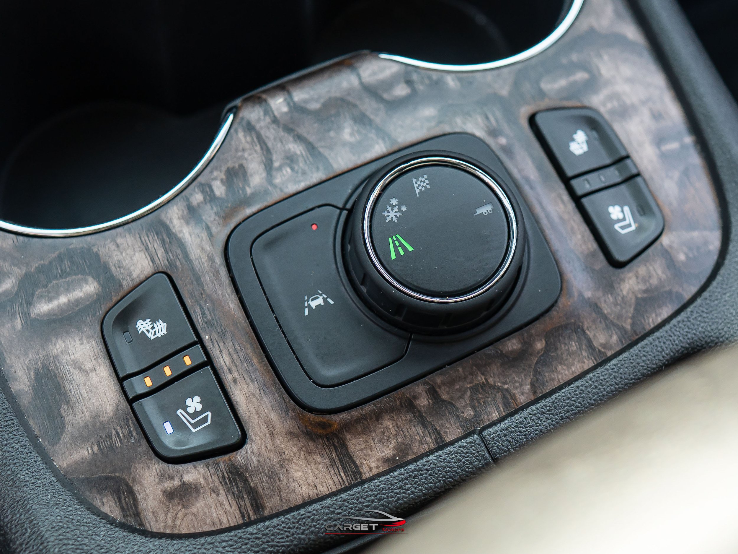 Used 2020 GMC Acadia Denali w/ Technology Package FWD image 38