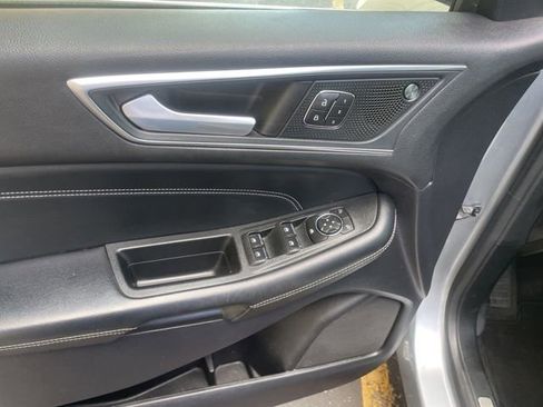 Used 2022 Ford Edge Titanium AWD/4WD image 19