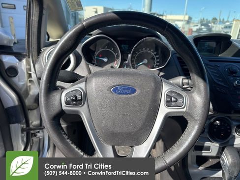 Used 2015 Ford Fiesta SE image 2