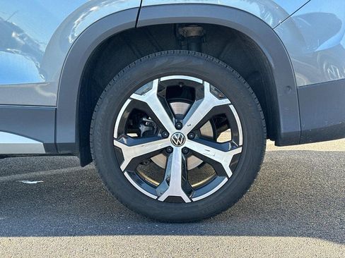 Used 2025 Volkswagen Tiguan SE image 9