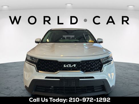 Used 2022 Kia Sorento LX AWD/4WD image 11