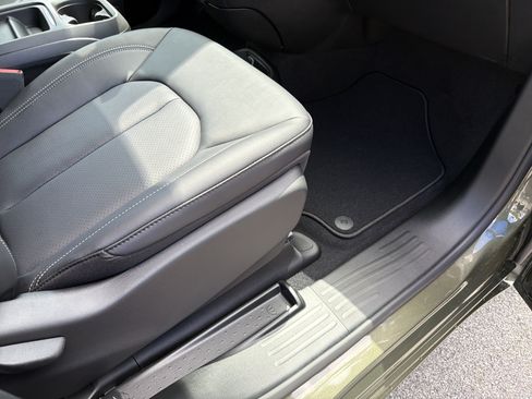 New 2027 Chrysler Pacifica Select FWD image 26