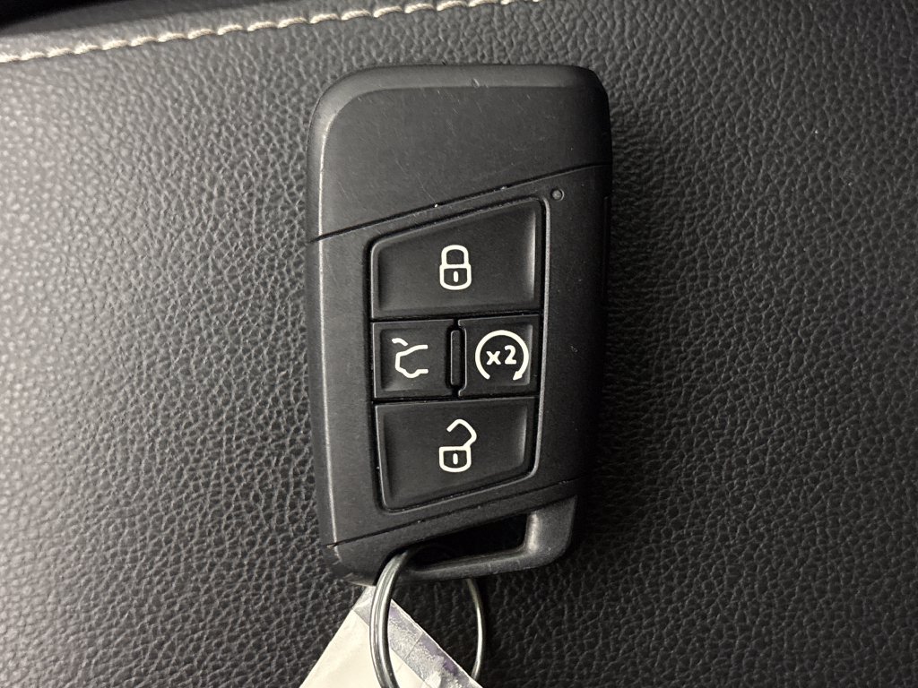 Used 2022 Volkswagen Tiguan SE FWD image 32