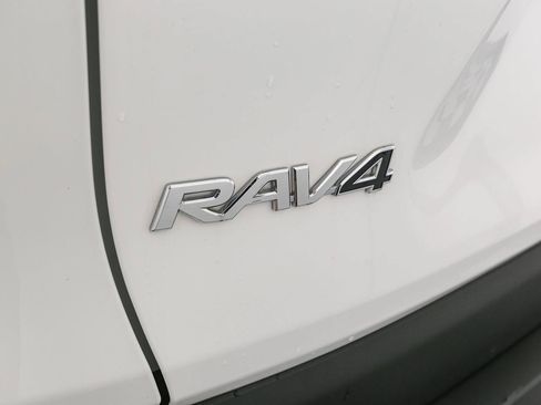 Used 2020 Toyota RAV4 XLE AWD/4WD image 10