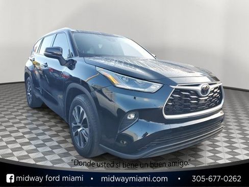 Used 2021 Toyota Highlander XLE image 1