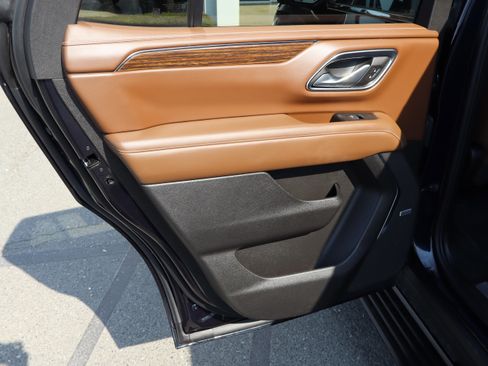 Used 2024 Chevrolet Tahoe High Country w/ Premium Package image 32