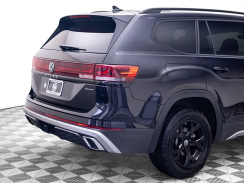 Used 2024 Volkswagen Atlas Peak Edition SE AWD/4WD image 40