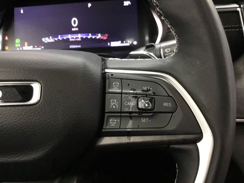 Used 2022 Jeep Grand Cherokee L Limited w/ Luxury Tech Group II image 39