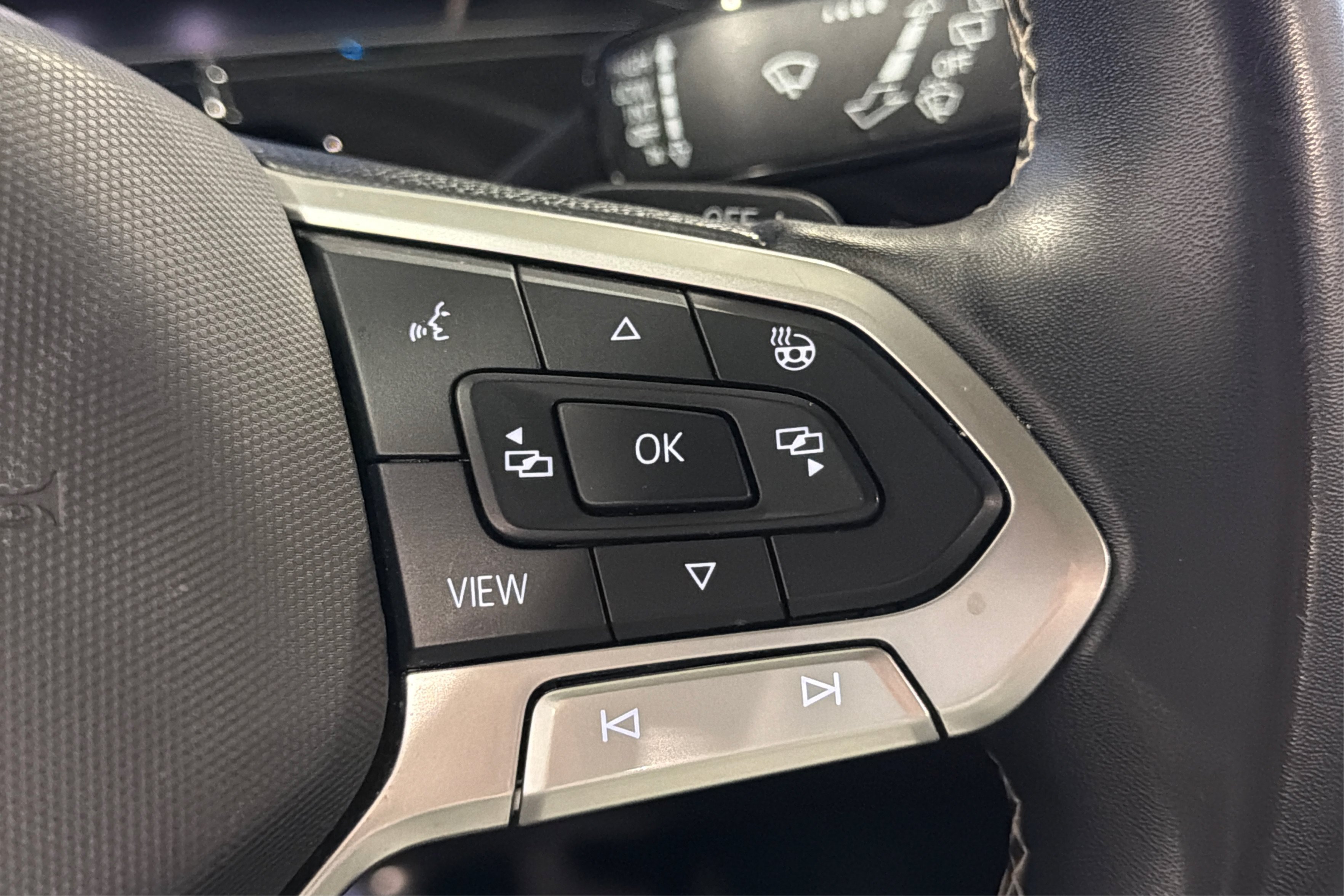 Used 2025 Volkswagen Atlas SE FWD image 25