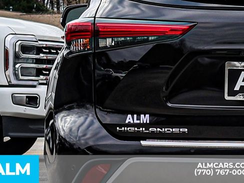 Used 2021 Toyota Highlander Platinum image 12