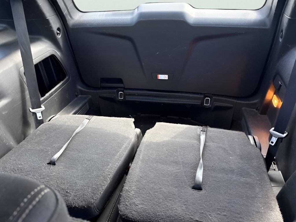Used 2017 Ford Explorer XLT w/ Equipment Group 201A FWD image 6