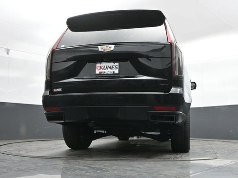 Used 2022 Cadillac Escalade Sport w/ Touring Package AWD/4WD image 43