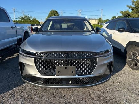 Used 2024 Lincoln Nautilus Premier AWD/4WD image 2