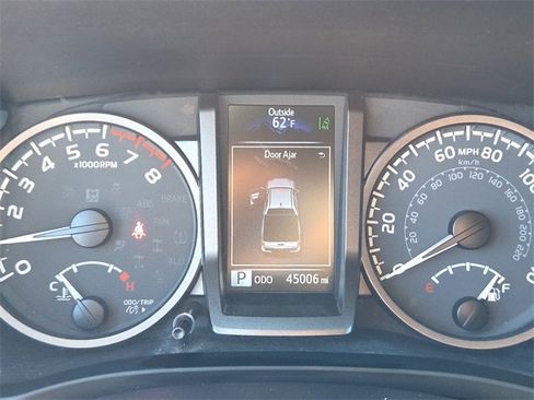 Used 2023 Toyota Tacoma TRD Off-Road image 28