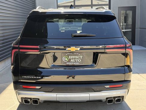 Used 2025 Chevrolet Traverse LT w/ Driver Confidence Package AWD/4WD image 12