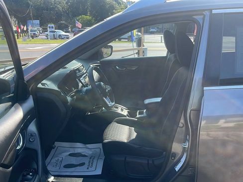 Used 2017 Nissan Rogue S w/ S Appearance Package FWD image 13