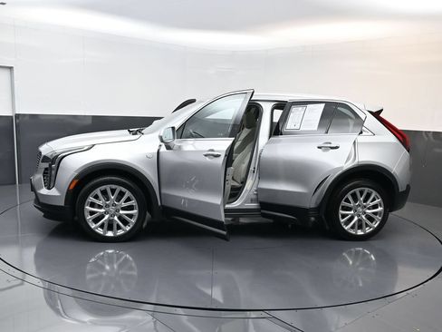 Used 2020 Cadillac XT4 Luxury w/ Cold Weather Package FWD image 33