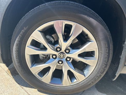 Used 2025 Toyota Grand Highlander AWD image 16