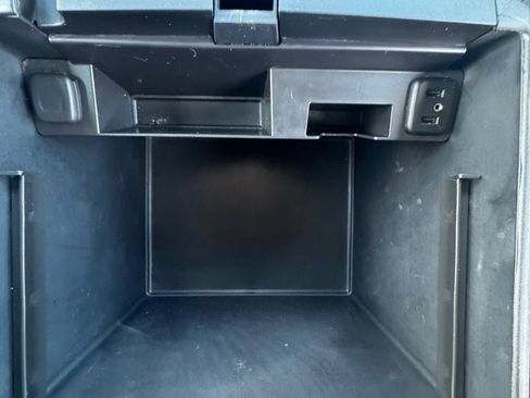 Used 2017 Chevrolet Suburban Premier image 25