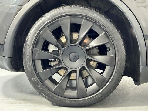 Used 2022 Tesla Model Y Long Range image 34