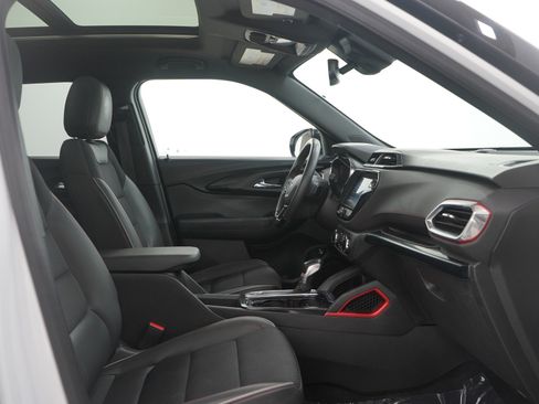 Used 2021 Chevrolet TrailBlazer RS w/ Sun and Liftgate Package image 13