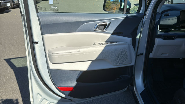 Used 2026 Kia Carnival SX FWD image 9