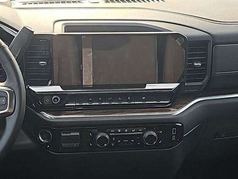 Used 2025 Chevrolet Silverado 1500 LT image 6