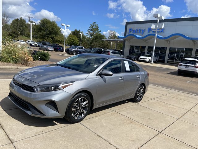 Used 2024 Kia Forte LXS w/ LXS Technology Package FWD image 4