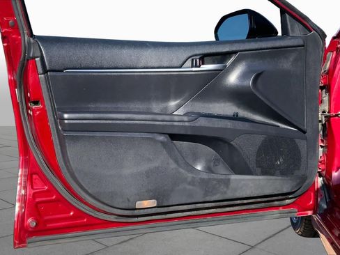 Used 2018 Toyota Camry SE w/ Moonroof Package FWD image 22