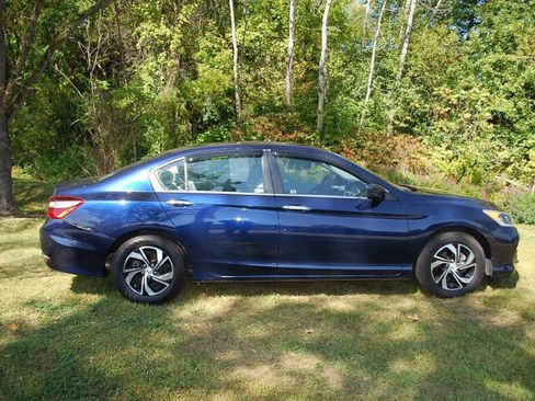 Used 2017 Honda Accord LX image 7